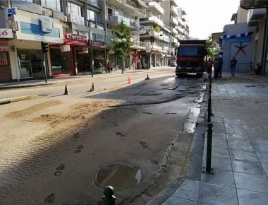 Ένα χάος οι δρόμοι της Λάρισας! (φωτό)